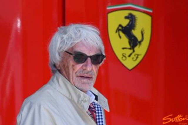 Bernie Ecclestone, ketika berkunjung ke GP Austria pada 2018. (foto: twitter.com/marksutton65)