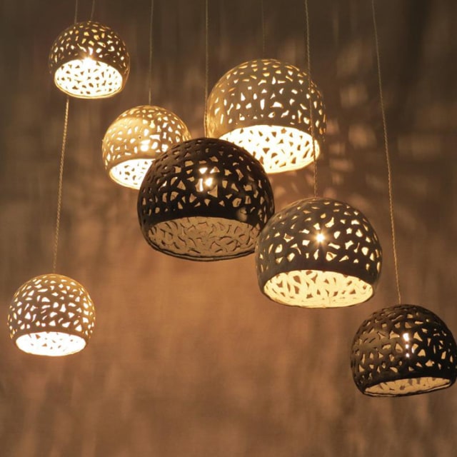 Lampu dari batok kelapa. Foto: artworld.com