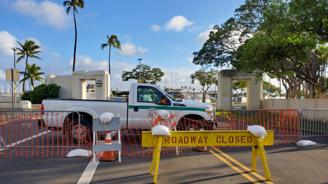 Taman Pantai Ala Moana, Oahu, Hawaii yang ditutup untuk menghindari penyebaran virus corona di Hawaii. Foto: Shutter Stock