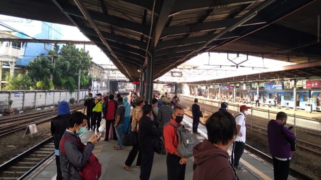 Suasana Stasiun Tanah Abang dan di KRL Tanah Abang arah Sudirman Foto: Dok. Adit