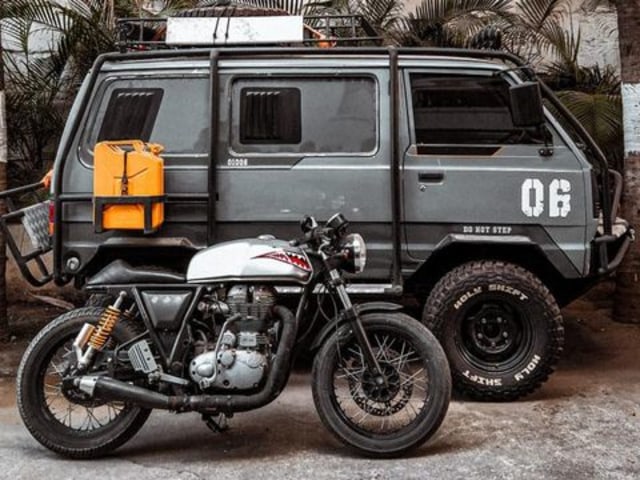 Mobil Suzuki Carry 'Bagong' yang dimodifikasi menjadi mobil off-road. Foto: Holy Shift Garage