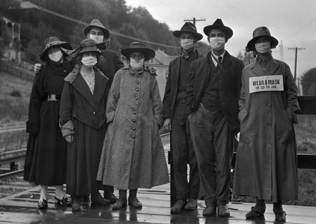 Warga di California di tahun 1918 memakai masker untuk melindungi diri dari wabah Flu Spanyol. Foto: National Archives