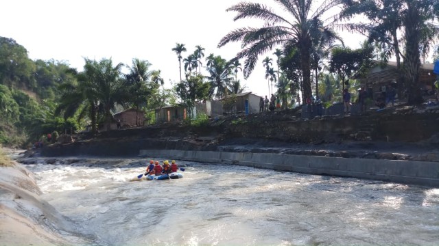 Tim SAR gabungan melakukan pencarian terhadap korban banjir bandang di Sibiru-biru, Deli Serdang. Foto: Istimewa