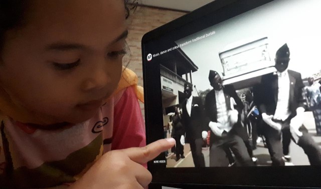 Viral Jadi Meme, Siapa Sih Ghana Dancing Pallbearers? (76167)