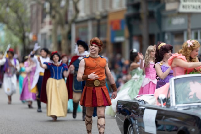 Ilustrasi parade Disneyland Foto: Shutter Stock