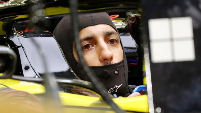 Daniel Ricciardo di sesi latihan bebas GP Bahrain 2019. Foto: REUTERS/Thaier Al-Sudani