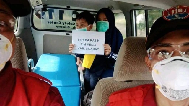 Video Haru Penyambutan Bocah 4 Tahun di Cilacap yang Sembuh dari COVID-19 (135480)