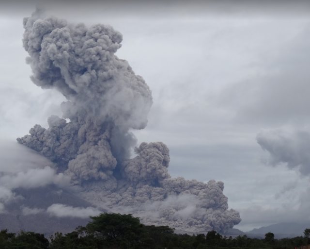 Abu letusan Gunung Sinabung di Sumatera Utara (Foto: Google maps/Alexandre Kyriacou)