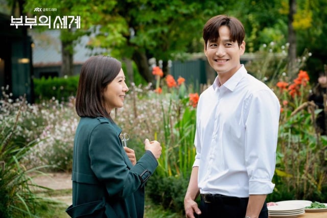 Get Adegan Panas Drakor The World Of The Married Gif