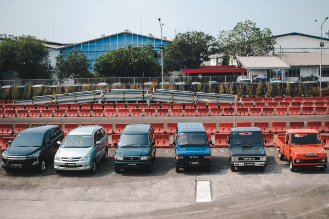 Toyota Kijang dari generasi ke generasi Foto: Bangkit Jaya Putra/kumparan