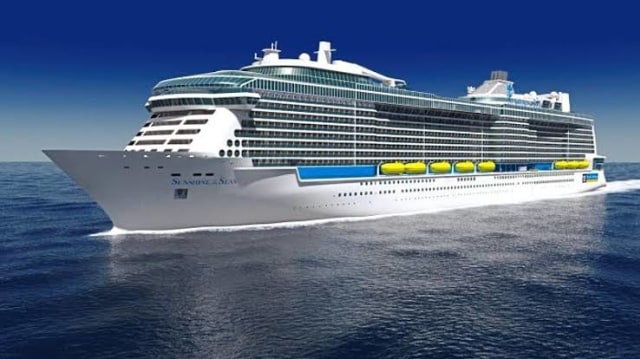 Kapal Pesiar Spectrum of the Seas tiba di Pelabuhan Benoa - IST