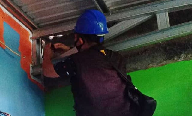 Petugas PLN mendapati adanya tindakan ilegal pencurian listrik yang dilakukan di salah satu rumah warga yang ada di Kota Manado 