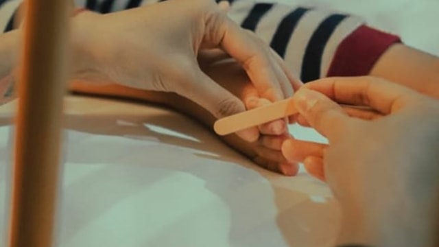 Ryan Delon Sebut Istri Bisa Habiskan Waktu 2 Jam untuk Potong Kuku Bayinya (371857)
