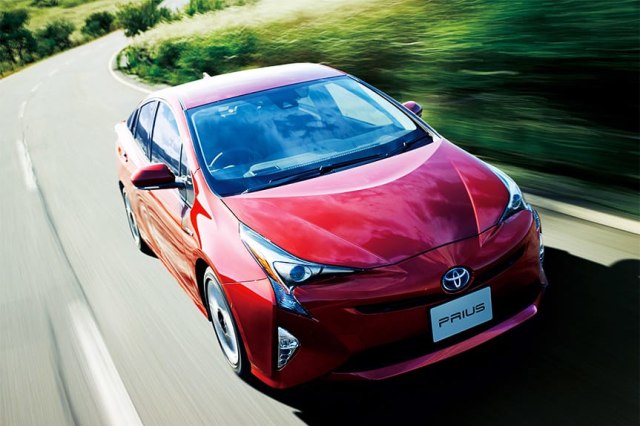 Tampilan depan Toyota Prius Hybrid generasi keempat. Foto: dok. Toyota Global