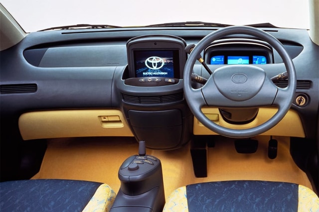 Toyota Prius: Sang Pionir Mobil Hybrid (198657)