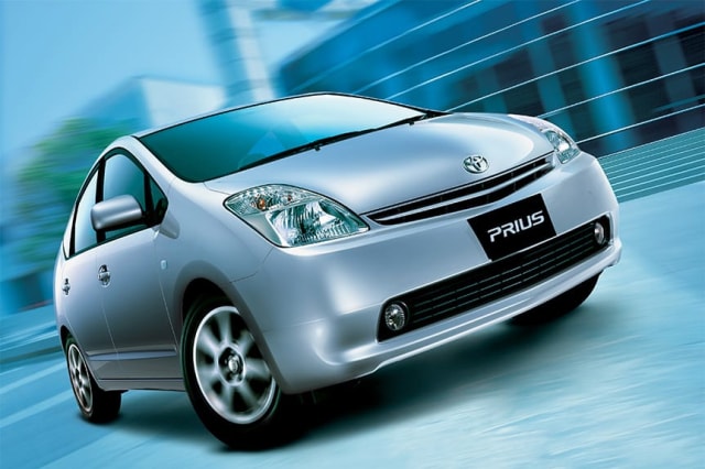 Toyota Prius: Sang Pionir Mobil Hybrid (198662)