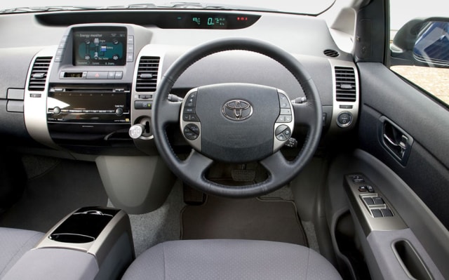 Toyota Prius: Sang Pionir Mobil Hybrid (198663)