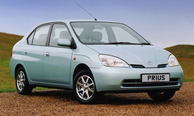 Toyota Prius: Sang Pionir Mobil Hybrid (198660)