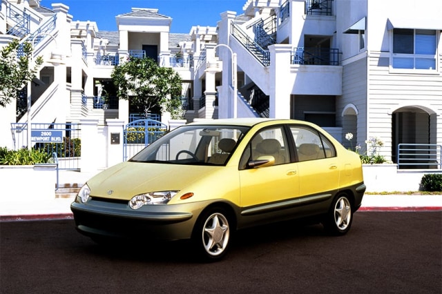 Toyota Prius: Sang Pionir Mobil Hybrid (198655)