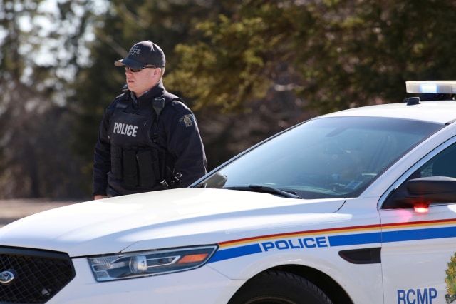 Polisi di lokasi penembakan di Nova Scotia, Kanada. Foto: Reuters/John Morris