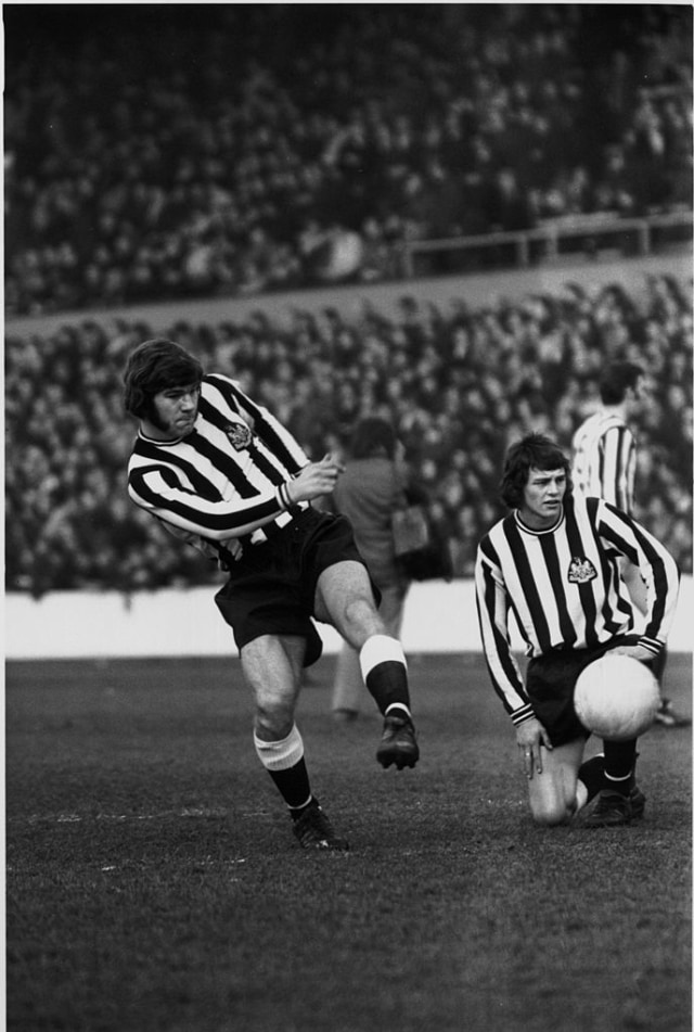 Malcolm Macdonald kala membela Newcastle United Foto: Getty Images