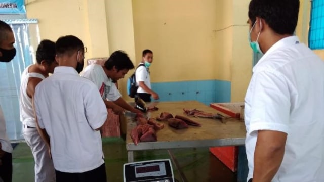 Suasana pengolahan ikan di Sulteng. Foto: DKP Sulteng Suasana pengolahan ikan di Sulteng. Foto: DKP Sulteng