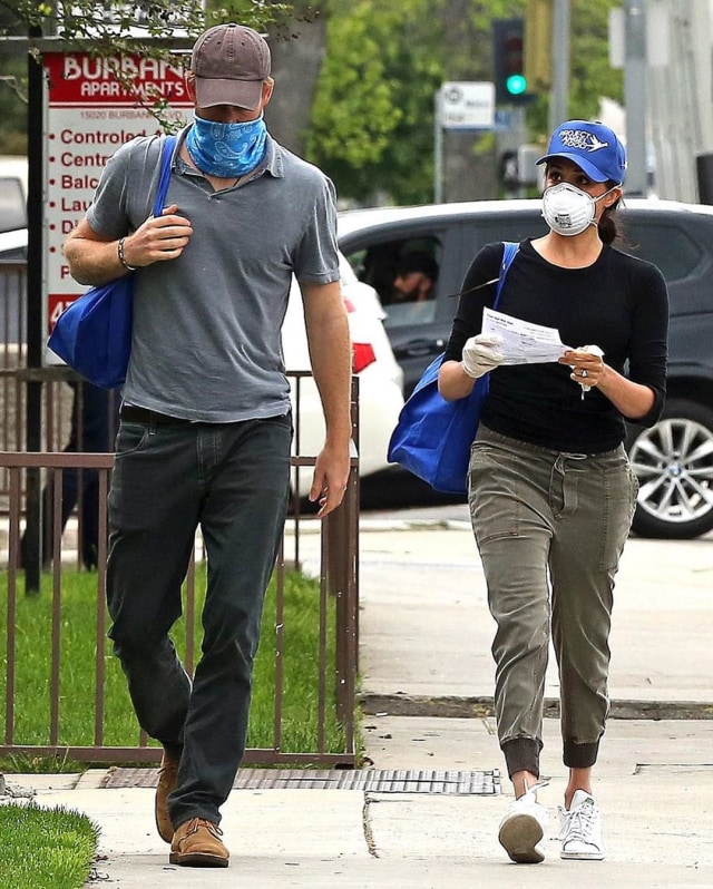 Pangeran Harry tak tampak seperti pangeran kerajaan saat mengenakan busana kasual ketika beraktivitas di Los Angeles. Foto: IG @alwaysstartswith