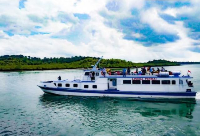 Kapal MV Lingga Permai, salah satu kapal feri yang melayani rute dari Tanjungpinang ke Lingga (Foto:ist)