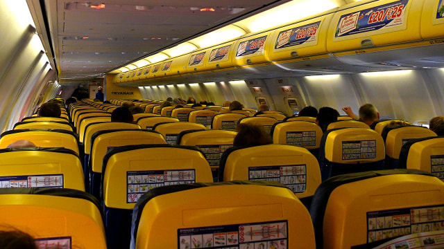 Alasan Mengapa Pesawat Tak Gunakan Warna Kuning Dalam Interior Kabin (8999)
