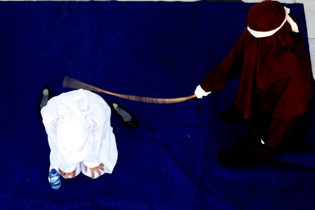 Ilustrasi hukuman cambuk. Foto: ANTARA FOTO/Irwansyah Putra