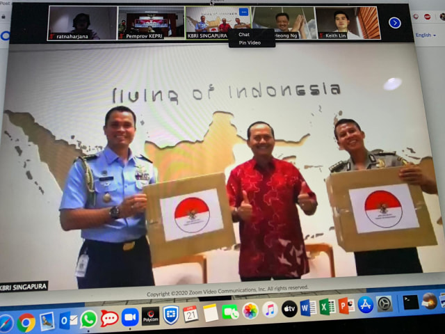 Video conference KBRI Singapura, Pemda Kepulauan Riau, TNI dan Polri menerima bantuan 3 juta surgical mask dari Yayasan Temasek Foto: Dok. KBRI Singapura