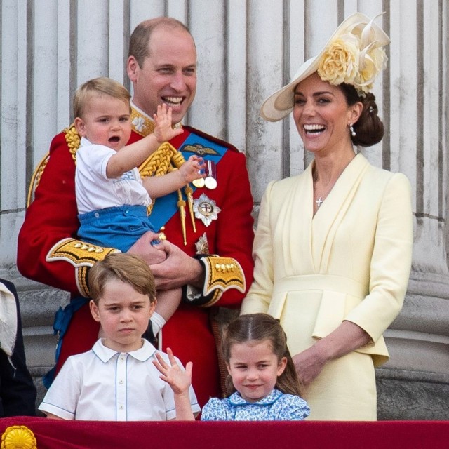Pangeran William bersama Kate Middleton dan ketiga anaknya. Foto: Intagram / @kensingtonroyal