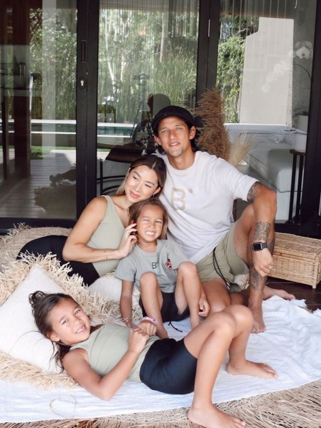 Keluarga Jennifer Bachdim. Foto: Instagram/@jenniferbachdim