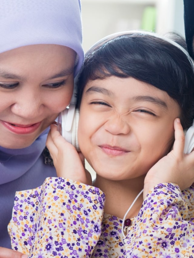 ilustrasi anak mendengarkan lagu religi menyambut Ramadhan Foto: Shutterstock