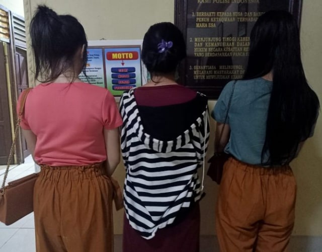 Ketiga remaja putri saat berada di Mapolres Pulang Pisau.