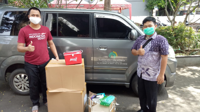 Penyerahan alat rapid test, RT-PCR, dan APD dari SBC dan CISDI ke RS Haji Jakarta serta rumah sakit lainnya yang disampaikan secara bertahap.