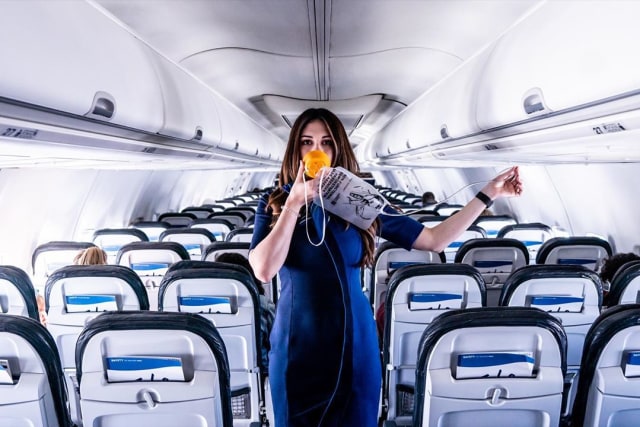 suasana kabin pesawat saat pandemi Foto: Instagram: Mollychoma