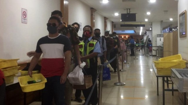 Tegangnya Mudik di Tengah Wabah Corona: Ada Penumpang Batuk-batuk di Pesawat (9789)