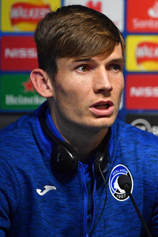 Marten de Roon menghadiri konferensi pers jelang pertandingan Manchester City vs Atalanta di Liga Champions. Foto: AFP/Paul Ellis