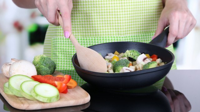 Ilustrasi memasak. Foto: Shutterstock