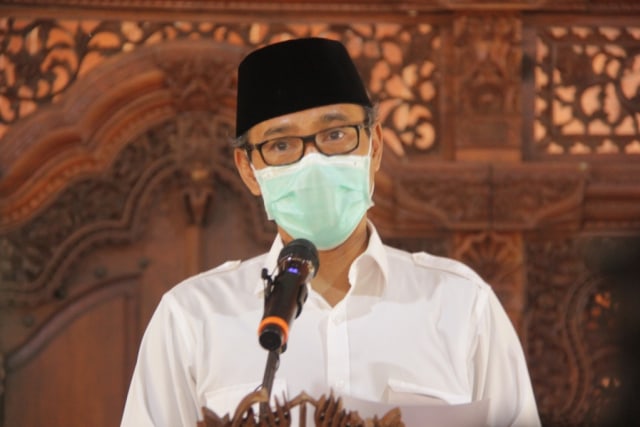 Bupati Temanggung Muhamad Al Khadziq memberikan keterangan kepada awak media di Pendapa Pengayoman Temanggung, Kamis (23/4/2020).