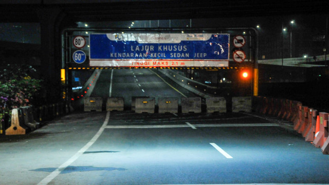 Foto: Penyekatan dan Penutupan Tol Layang Jakarta-Cikampek (34365)