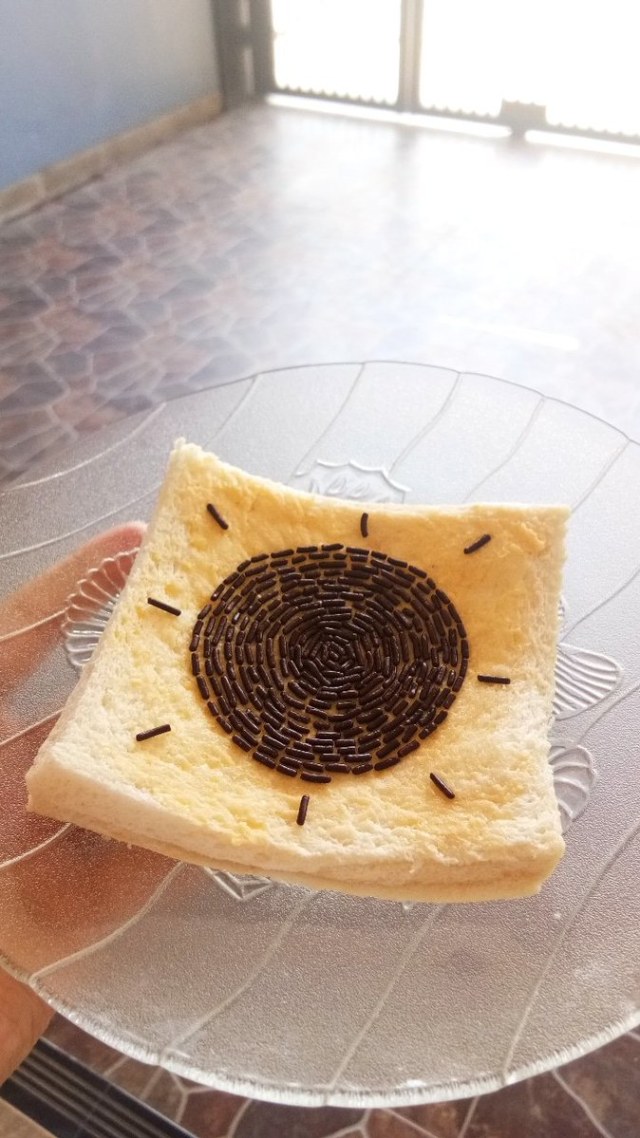 Rajin Banget! 10 Kreasi Menghias Roti Tawar dengan Meses yang Viral di Twitter (11345)