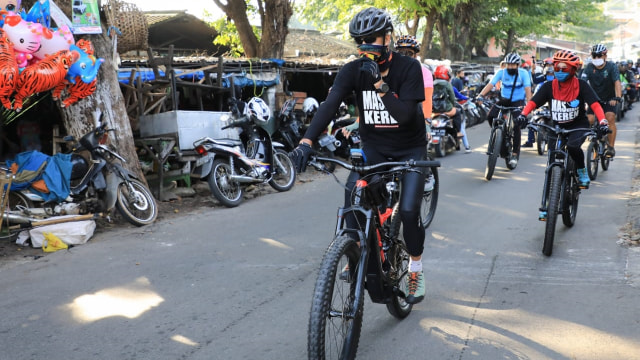 Gubernur Jawa Tengah Ganjar Pranowo saat bersepeda.  Foto: Dok. Pemprov Jawa Tengah