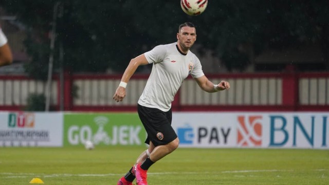 Marko Simic saat menjalani sesi latihan jelang melawan Bhayangkara FC. Foto: dok. Persija