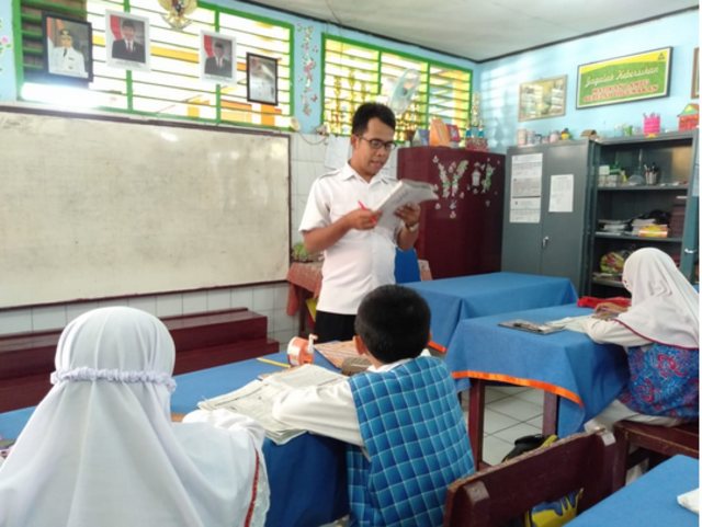 Salah satu guru honorer di Samarinda, Salpiansyah, Guru SDN 016 Samarinda Ulu. | Photo by Karja/Titiantoro