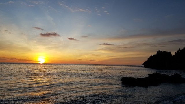 Panorama sunset dari Pantai Donggala, Sulawesi Tengah. Foto: Dok. PaluPoso