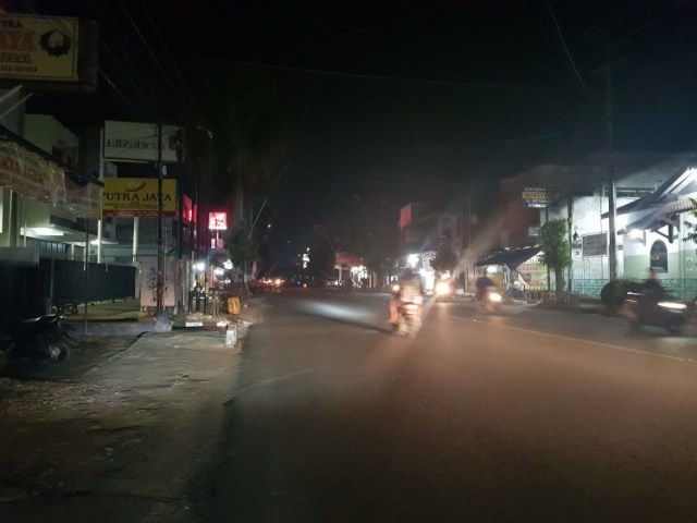PJU nang Kota Tegal disirep eban laka wong pada nongkrong wayah PSBB.