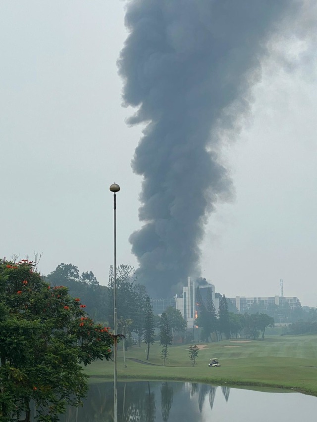 Gedung Basilea Convention Center yang terbakar di Tangerang Selatan. Foto: Dok. Istimewa