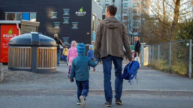 Anak-anak di Norwegia kembali masuk sekolah. Foto: PIERRE-HENRY DESHAYES / AFP
